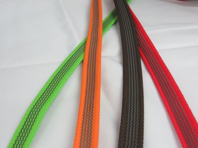 Gummiertes Gurtband für Leinen in verschiedenen Farben und Breiten.