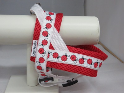 Weisses Gurtband mit Webband Glückskäfer in rot/weiss und rotem mesh.