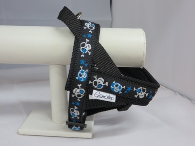 Schwarzes Gurtband mit Webband Skull in silber/blau und schwarzem mesh.