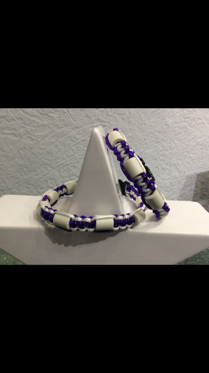 Em-Keramik Halsband in purple acid und weiss. In beiden Varianten.